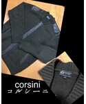 corsini | 	【corsini／コルシーニ】  イタリアの洗練された感性と、日本の匠の技を組み合わせ、上質かつハイセンスなアイテムを展開するラグジュアリーニットブランド。  モノの本質を見抜く優れた選択眼と自分のスタイルにこだわりを持つ、ファッションを楽しみたい方々に向けて、 ニットブランドならではのアイテムを通じて豊富なカジュアルスタイルをご提案。 ニットジップアップブルゾン(短外套)
