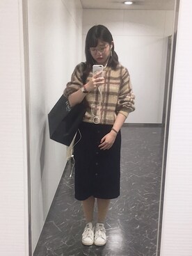 kasu. is wearing ユニクロ "コーデュロイフロントボタンスカート（ハイウエスト・丈短め64～67cm）"