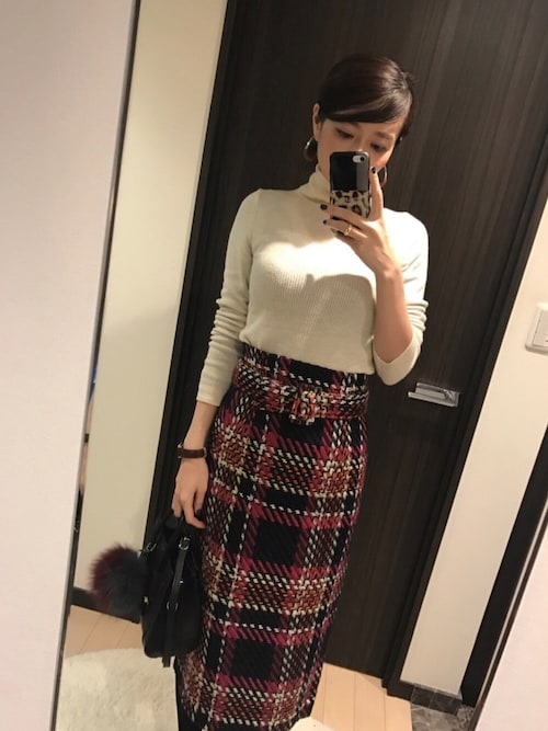 赤基調のチェックスカート