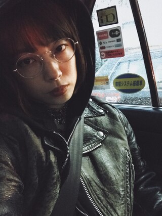 eri is wearing OLIVER PEOPLES "MCCLORY"