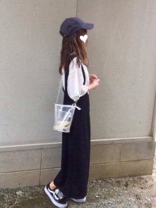 流行中のvansのスニーカーで大人カジュアルコーデを作ろう ママリ