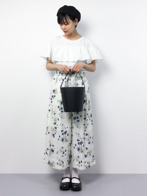 ZOZOTOWNambiさんのパンツ「花柄クロップドワイドパンツ_#(JOURNAL STANDARD|ジャーナルスタンダード)」を使ったコーディネート