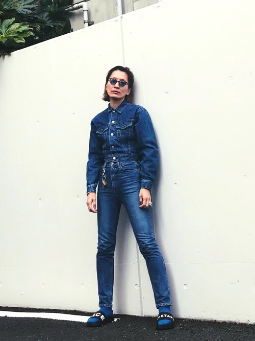 Noriko Kikuchi使用「HOLIDAY（SWITCH DENIM SHORT JACKET スイッチデニムショートジャケット）」的時尚穿搭