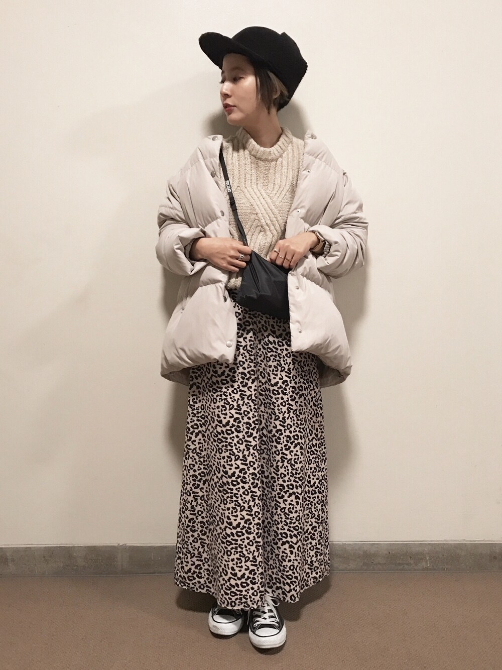 ダウンジャケット×豹柄パンツ