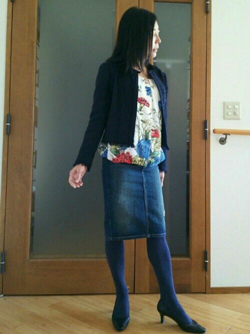 Yuriko使用「MODE FOURRURE（ストレッチ フラワープリント バルーン ノースリーブトップ）」的時尚穿搭