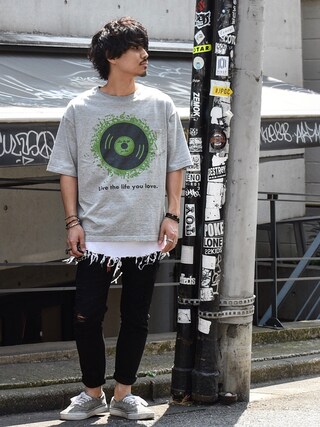 Deco is wearing CAMBIO "mt5119-WEARISTAコラボTee（デコさん）"