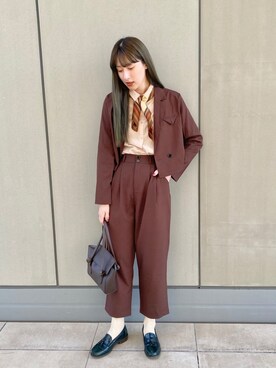 ハヤシ　アンナ使用「ECRIRE（ショートジャケットセットアップ）」的時尚穿搭