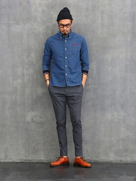 THE DUFFER OF ST.GEORGE｜JEE使用「The DUFFER of ST.GEORGE（SIDE LINE TAPERED SKINNY TROUSERS：側章 サイドライン スキニーテーパードパンツ）」的時尚穿搭