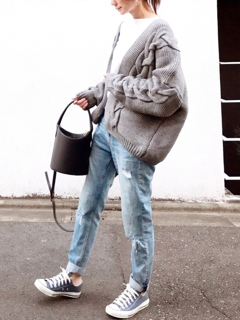 グレーで統一した春先のイチオシコーデ