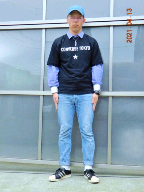 threestar使用「CONVERSE TOKYO（ロゴ&スタープリントTシャツ）」的時尚穿搭