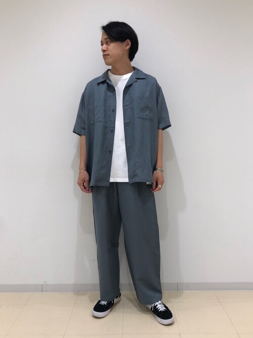 Takuya Matsuno使用「SENSE OF PLACE by URBAN RESEARCH（リネンレーヨンタックワイドパンツ）」的時尚穿搭
