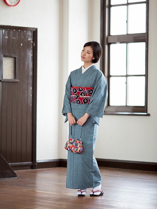 KIMONOMACHI使用「KIMONOMACHI（京袋帯　赤×黒 藤）」的時尚穿搭