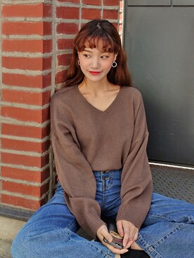 luvluvme.jpさんの「へルーVニット」を使ったコーディネート