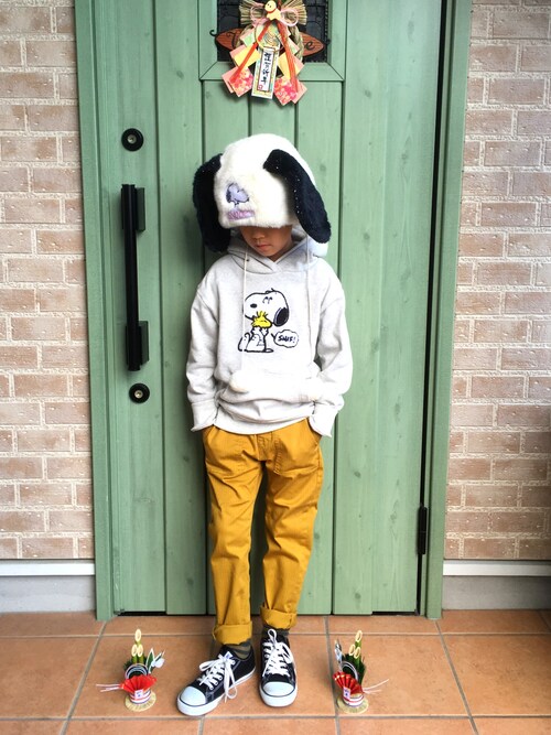 emilu is wearing PEANUTS "【キッズ / ブラック ⇒ WEB限定】(SNOOPY WOODSTOCK/スヌーピー ウッドストック)パーカー(100～150"