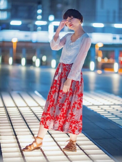 yuka is wearing DENIM & SUPPLY "レース ベルスリーブ シャツ"