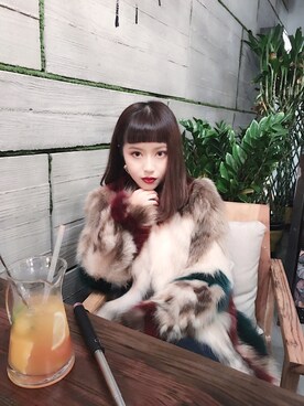 momoka桃華 is wearing MURUA "【MODE】マルチカラーMIXファーコート"