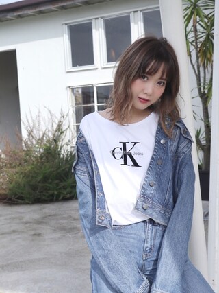 田中里奈使用「Calvin Klein Jeans（アイコニックロゴ ロングスリーブTシャツ）」的時尚穿搭