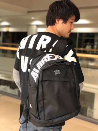 hiroki使用「AVIREX（AVI-Sports Pack）」的時尚穿搭