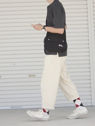 MoRiMo使用「niko and...（＜別注＞Goodwear/サイドスリットTシャツ）」的時尚穿搭