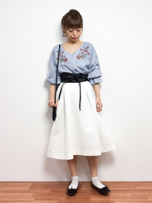 ZOZOTOWNsaya☺︎さんのシャツ/ブラウス「ボリューム袖刺繍ブラウス(THE EMPORIUM|ジ エンポリアム)」を使ったコーディネート