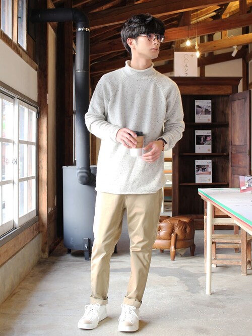 yoshi is wearing SENSE OF PLACE by URBAN RESEARCH "-A-ネップロールネックセーター"