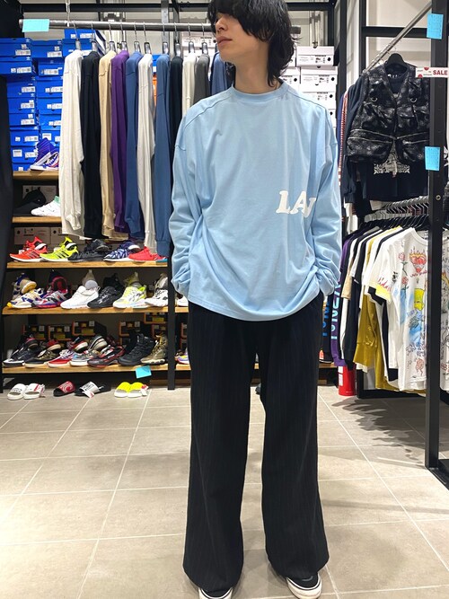 Junya  Awaji使用「WHITELAND BLACKBURN（WHITELAND/ホワイトランド/BACK PRINT L/S T-Shirts/バックプリントTシャツ）」的時尚穿搭