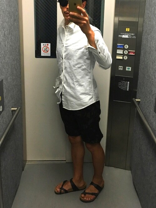 Elevator Boy is wearing VADEL "swedish pull-over"