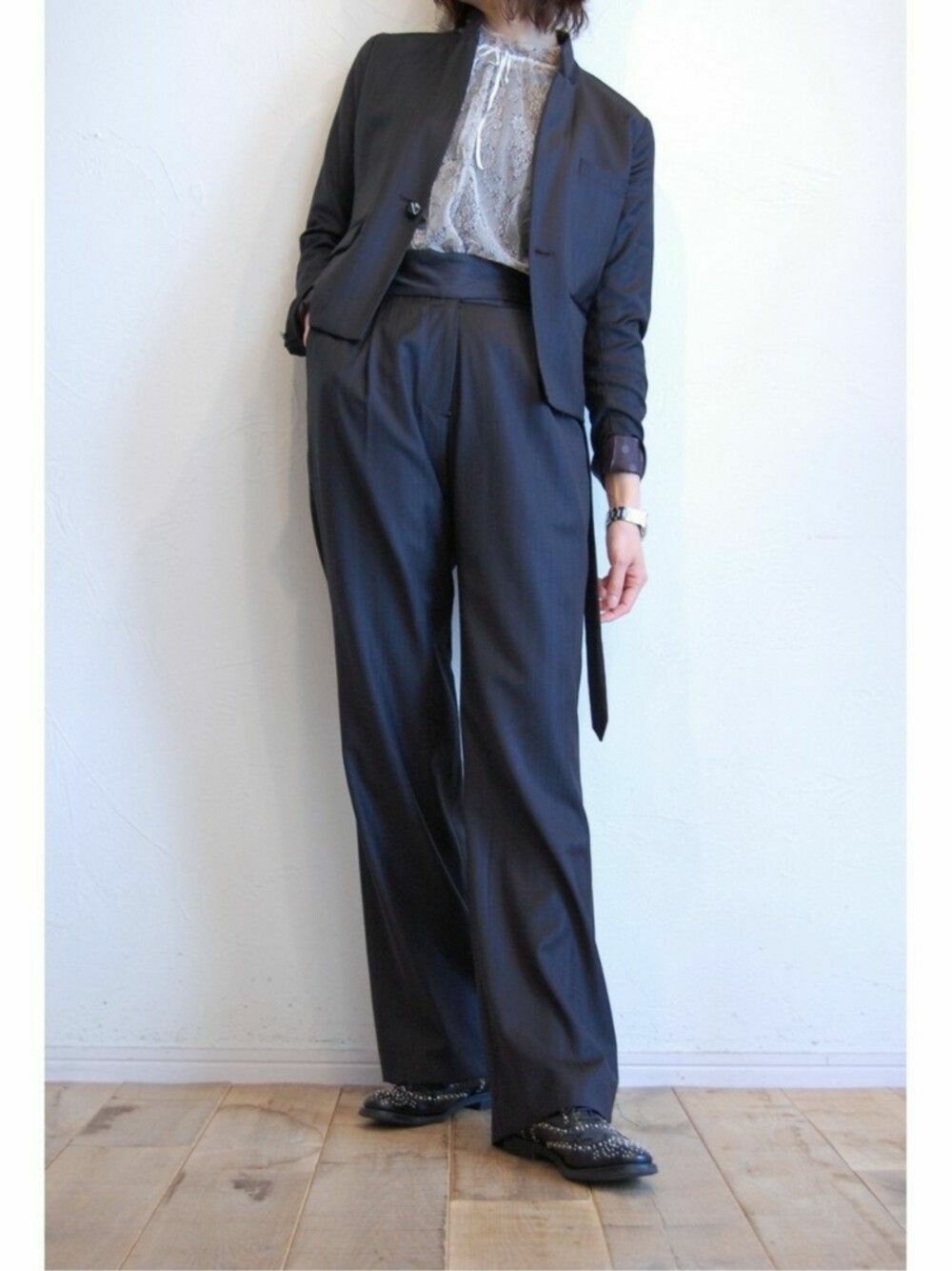 スーツジャケット×ワイドパンツ