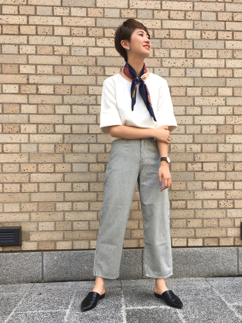 シンプルコーデ×スカーフ