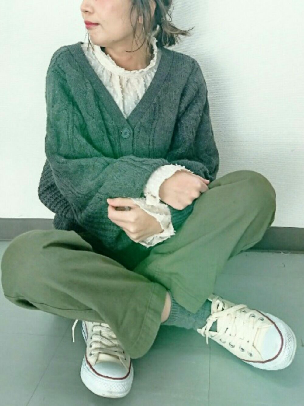 ワイドパンツでさりげない今っぽさを。