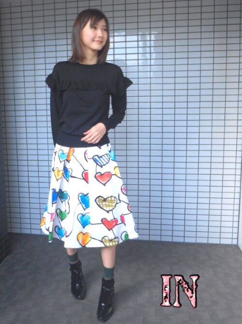 美優 is wearing aquagirl "ハイゲージフリルニットプルオーバー"