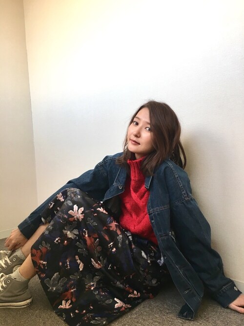 美優 is wearing QUINOA　BOUTIQUE "LACE UP DENIM JACKET"