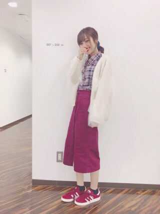 前田希美使用「KBF（KBF コーデュロイペンシルスカート）」的時尚穿搭