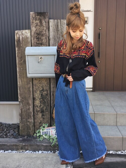 清水夏姫 is wearing OZOC "裾カットオフワイドデニムパンツ"