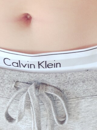 m使用「Calvin Klein Underwear（MODERN COTTON ビキニショーツ）」的時尚穿搭