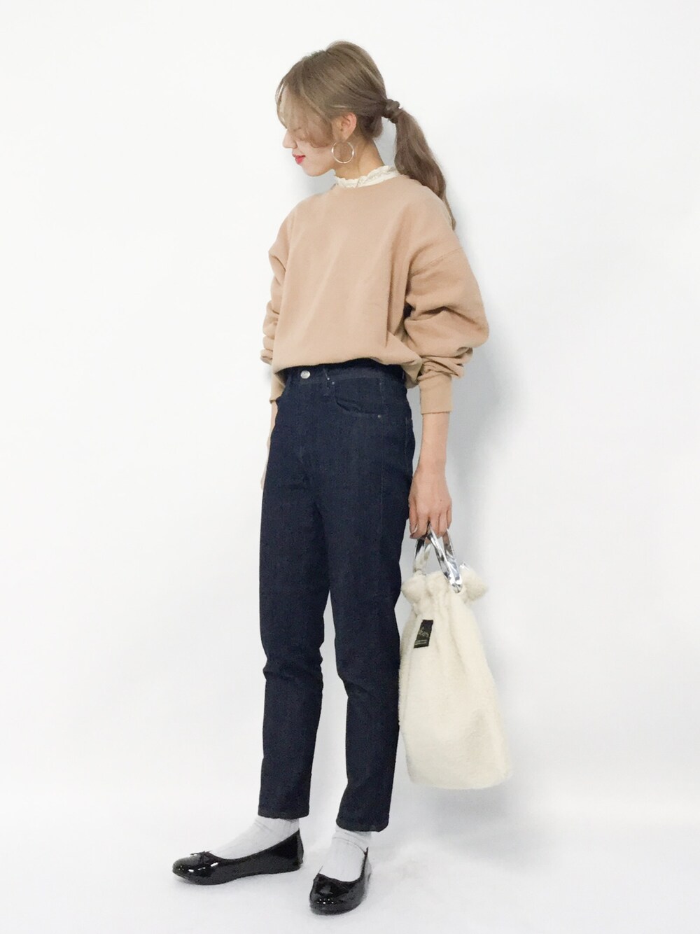 クルーネックトレーナーで大人っぽく♡