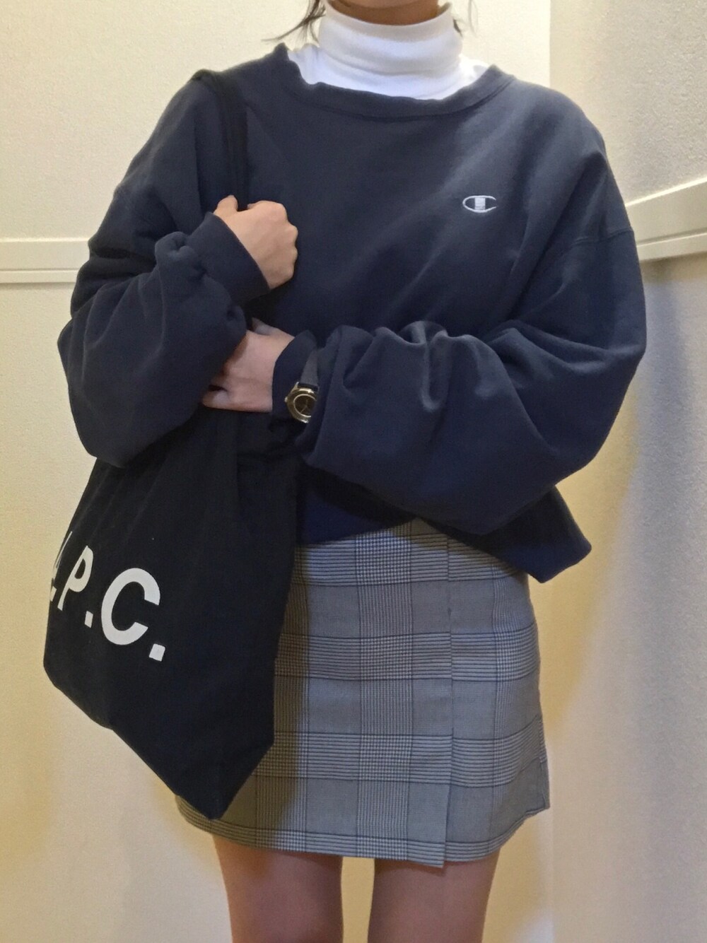 スウェット×チェックミニスカート