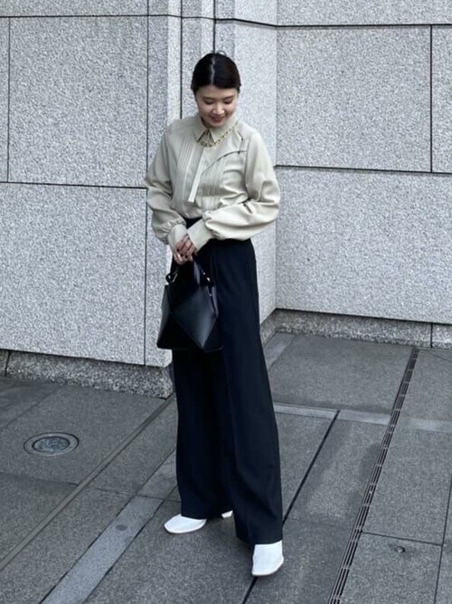Mizuki使用「UNITED TOKYO（エルザプリーツボリュームブラウス）」的時尚穿搭