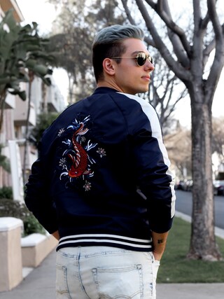 Alex & Mike is wearing AMERICAN EAGLE OUTFITTERS "American Eagle Outfitters AE Embroidered Souvenir Jacket"