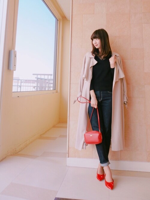赤パンプス×トレンチコート×ジーパン