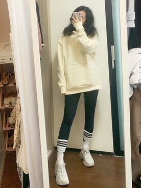 claire酱 is wearing adidas