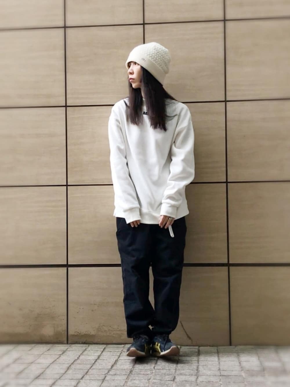 白ニット帽×白スウェット