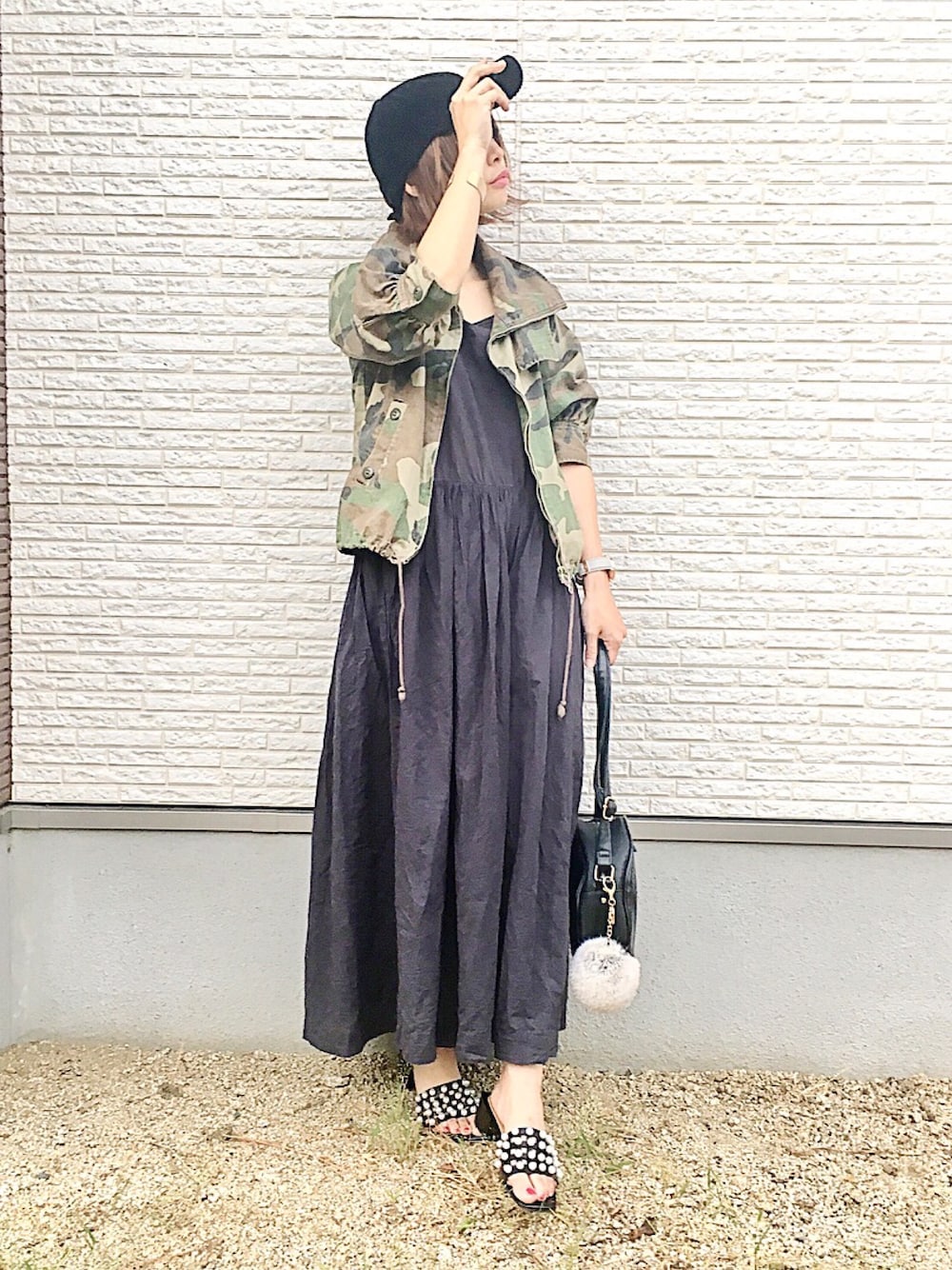 迷彩ジャケット×スタッズサンダル