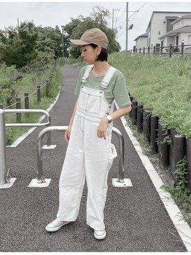 marcella is wearing CONVERSE "CONVERSE/コンバース/CANVAS ALL STAR COLORS OX/キャンバスオールスターカラーズOX/32860669210"