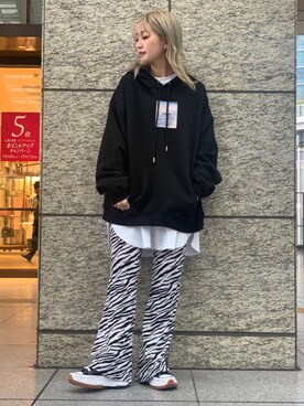 LHP 大阪店｜yukaiwamoto使用「WHITELAND BLACKBURN（WHITELAND/ホワイトランド/PHOTO HOODIE/プリントパーカー）」的時尚穿搭