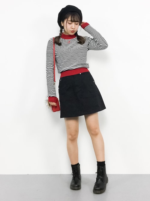 黒の台形スカートで美脚に♡
