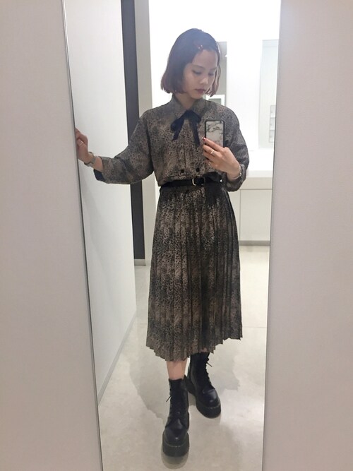 fumi is wearing Dr. Martens "Dr. Martens - レースアップブーツ - women - レザー/rubber - 6.5"