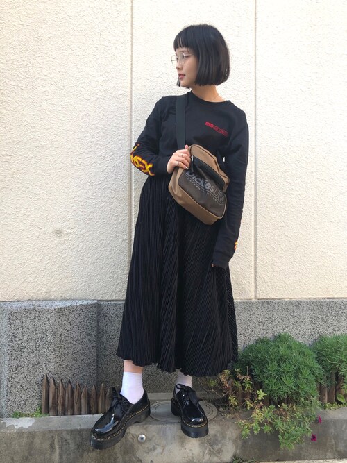 fumi is wearing Dr.Martens "Dr.Martens / QUAD RETRO HOLLY 2 EYE SHOE_mtn"