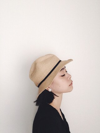 Kanoco is wearing mature ha. "Boxed Hat 6cm Brim"