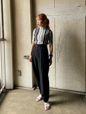UNITED TOKYO WOMENS 新宿｜恵利香使用「UNITED TOKYO（マルチストライプ 春ニット）」的時尚穿搭